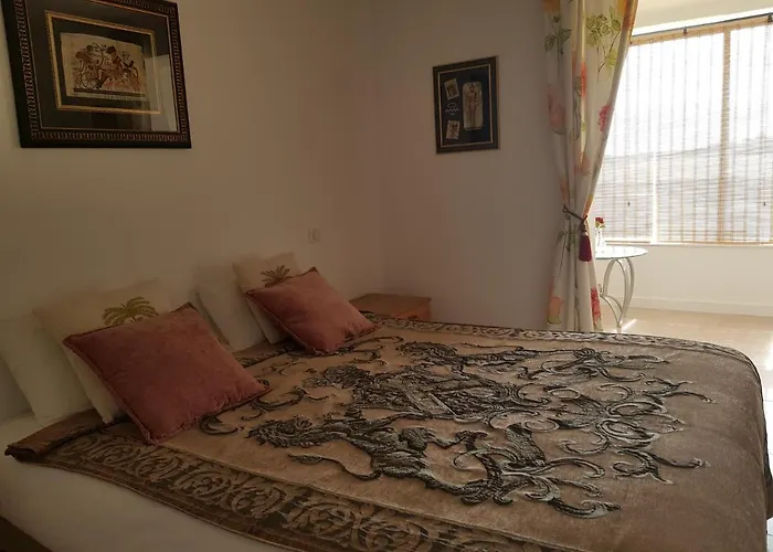 Calme Et Nature בית אירוח רואן